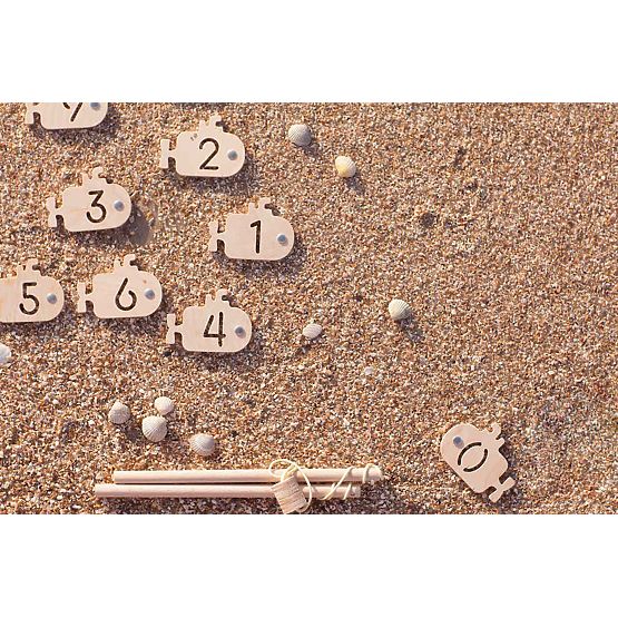 Magnetic submarines with numbers