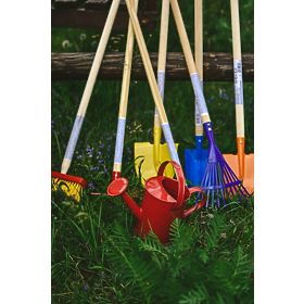 Baby rake on leaves - colored, Woodyland Woody